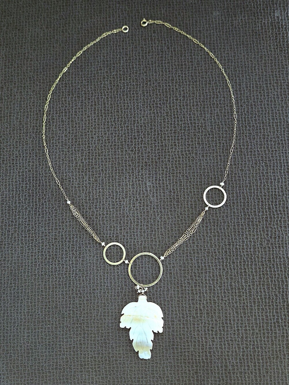 Mother of Pearl Leaf🍁 Pendant Necklace - NWOT